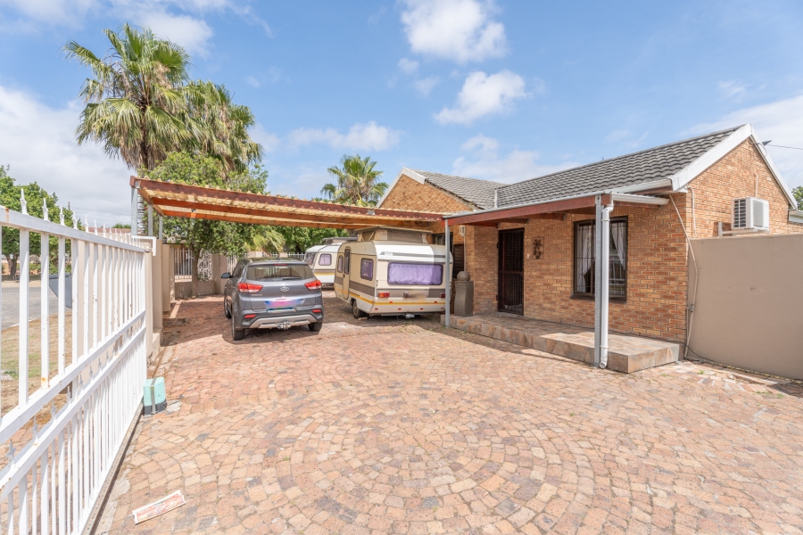 3 Bedroom Property for Sale in Zoo Park Western Cape